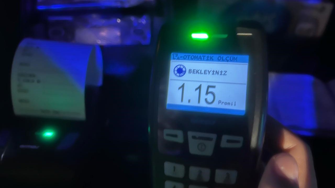 Alkollü sürücü motosikletliye çarptı: 1 yaralı