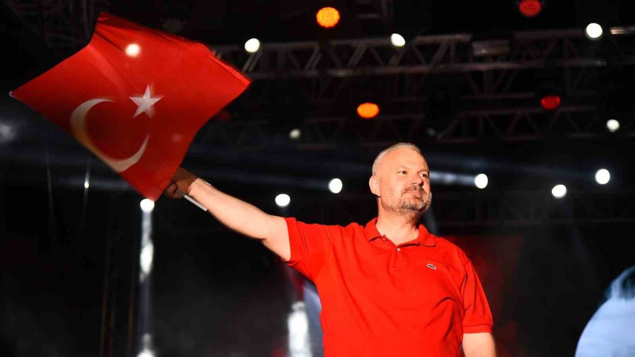 Menemen’de kurtuluş coşkusu Sefo ile yaşanacak