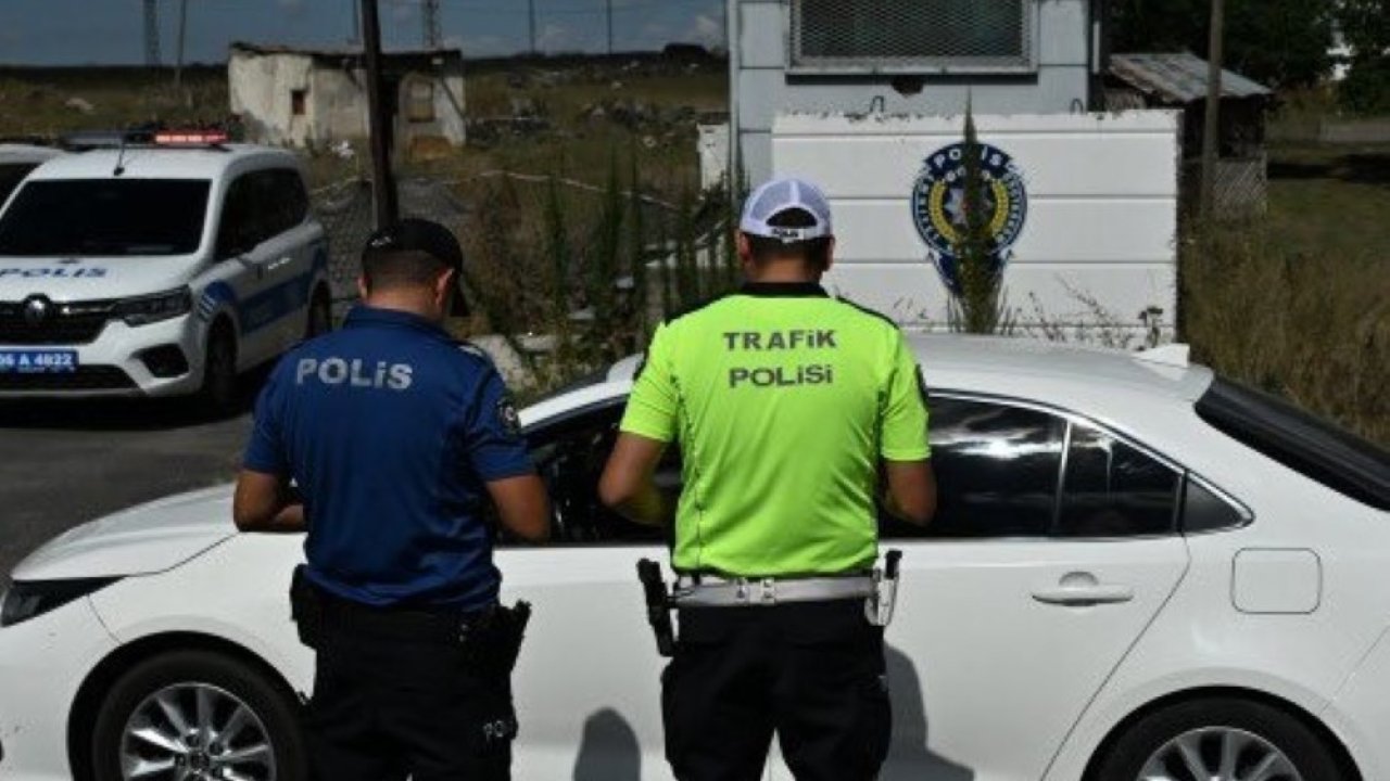 Kars’ta trafik ekiplerinden karayollarında sıkı denetim: "Hızınızı düşürün, kemerinizi takın"
