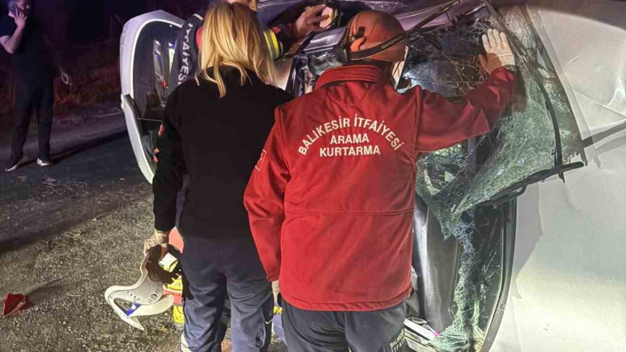 Balya’da otomobil şarampole uçtu: 2 yaralı