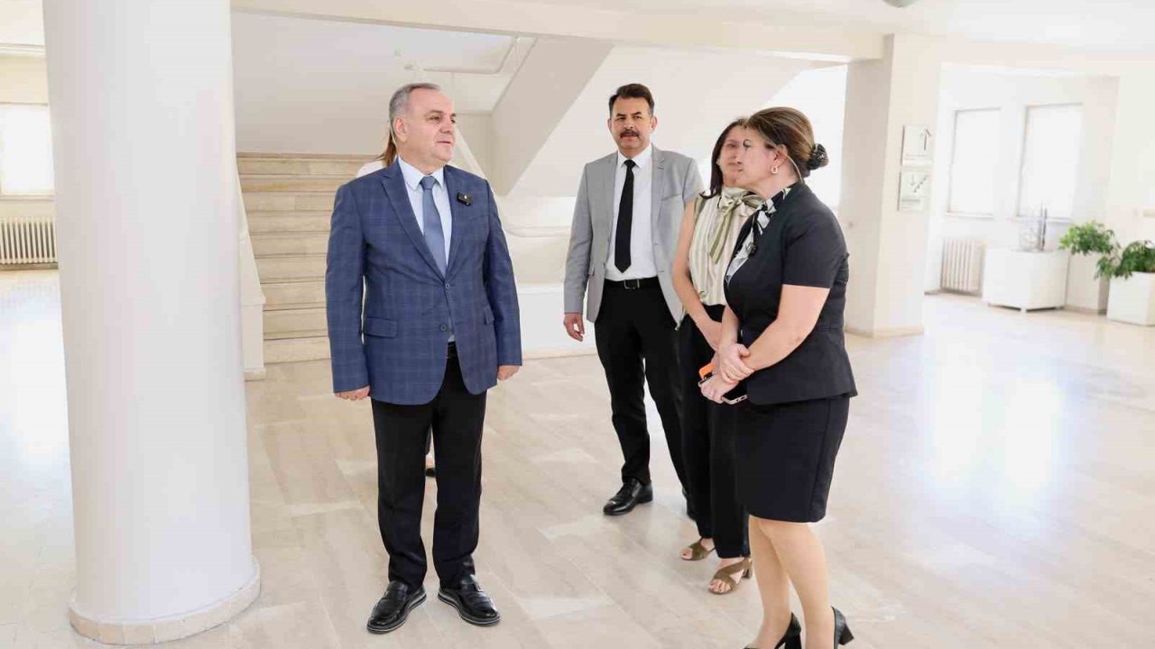 Rektör Prof. Dr. Altun, Mimarlık Fakültesi’ndeki tamamlanan tadilat çalışmalarını yerinde inceledi