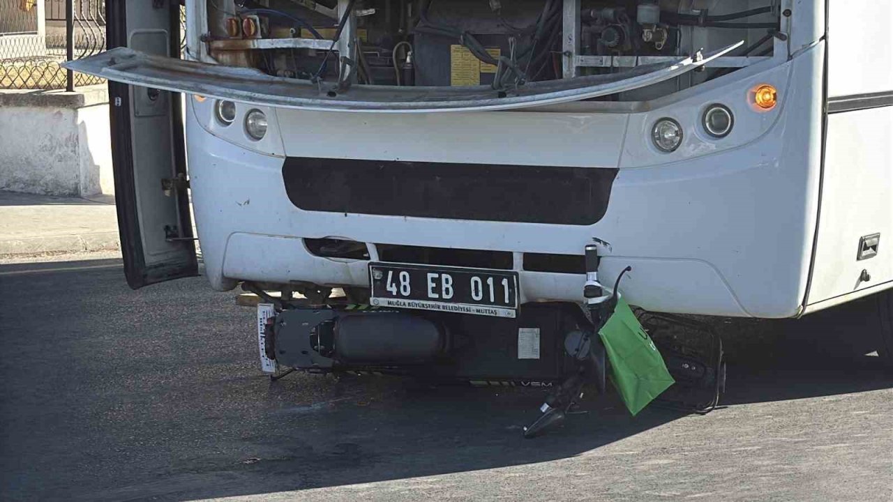 Muğla’da elektrikli bisiklet otobüsün altında kaldı: 1 yaralı