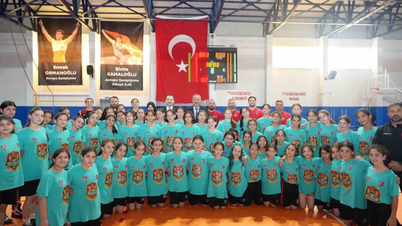 Üzümlü’de milli güreşçiler için gelişim kampı
