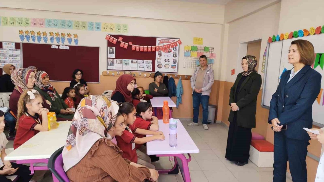 Altıntaş’ta Uyum Haftası heyecanı: Minik öğrenciler okula ilk adımı attı