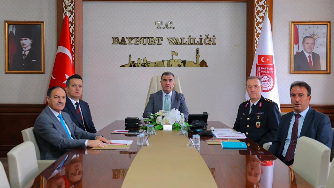 Vali Eldivan VKS üzerinden ‘Yurt Güvenliği’ toplantısına katıldı