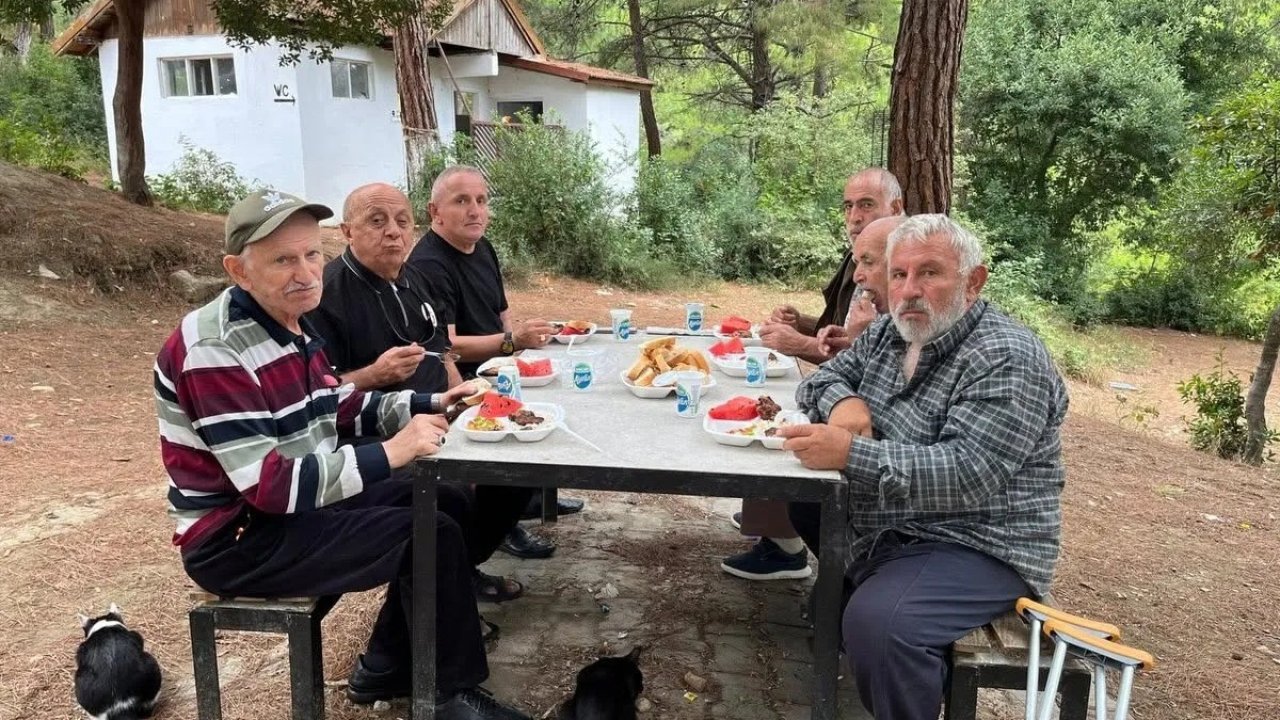 Gerze’de huzurevi sakinleri doğada moral depoladı