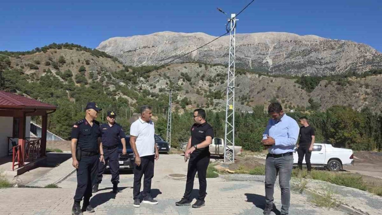 Kaymakam Algın, deprem konutlarındaki çalışmaları inceledi