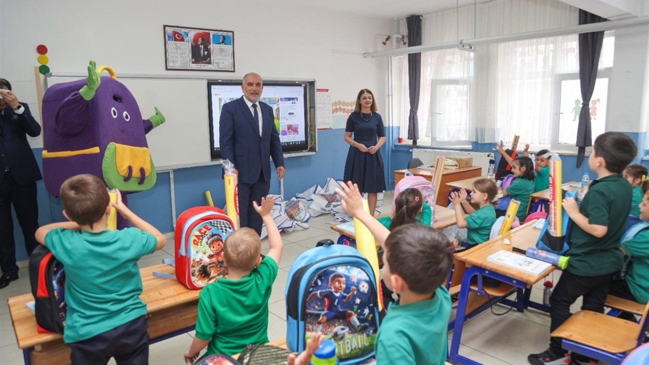 Canik’te tüm 1. sınıflara çanta ve kırtasiye seti