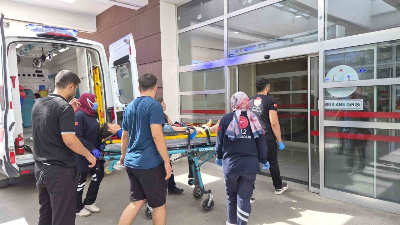 Motosiklet ile bisiklet çarpıştı: 1 yaralı