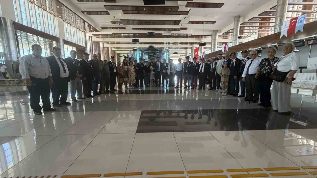 Kocaseyit Havalimanı’nda gazi ve yakınları onuruna program düzenlendi