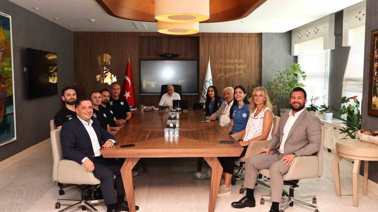 Nilüfer Belediyesporlu milli sporculara Başkan Şadi Özdemir’den tebrik