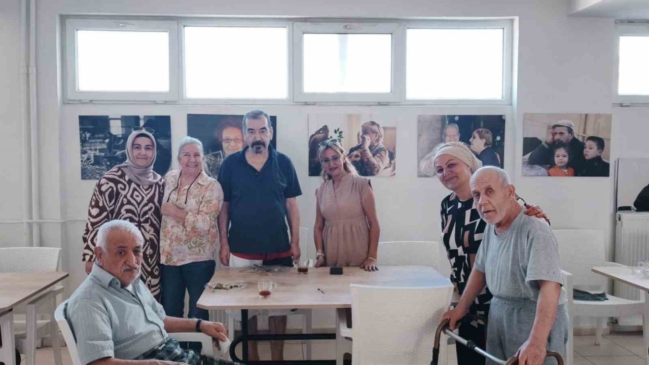 Burhaniye’de kadın muhtardan huzurevi ziyareti