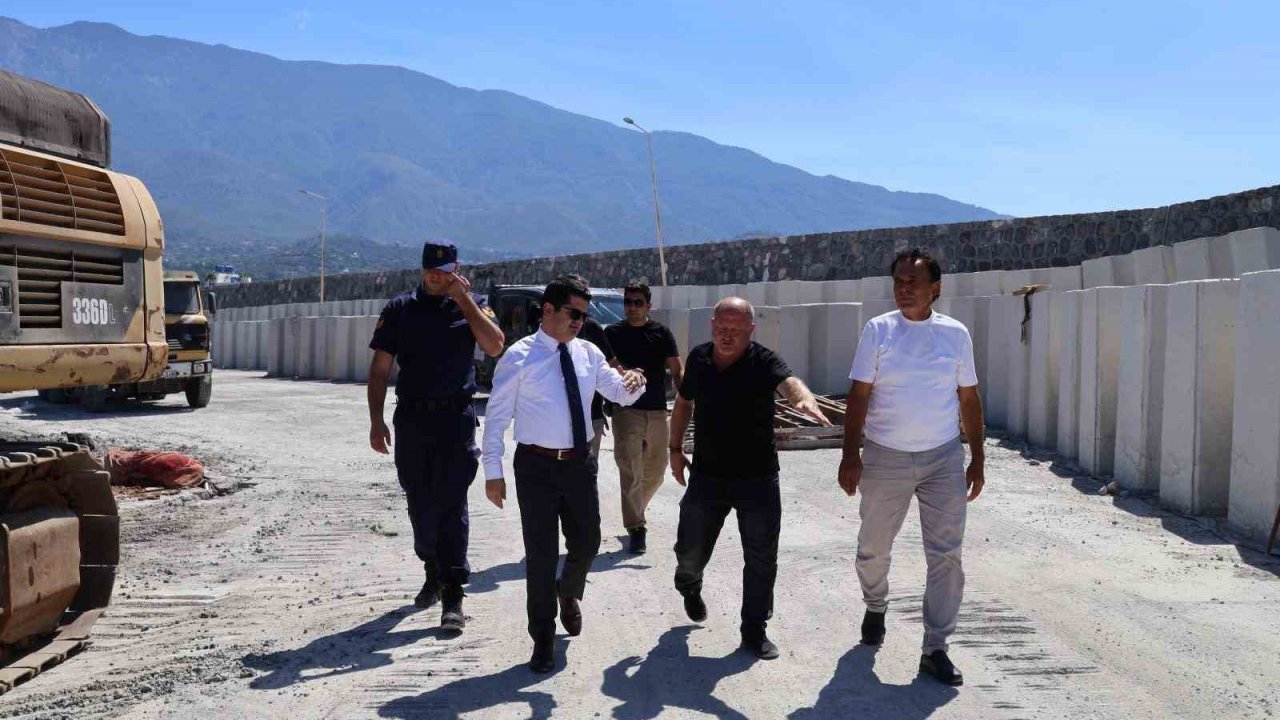 Arsuz’da balıkçı barınağında yenileme çalışmaları sürüyor