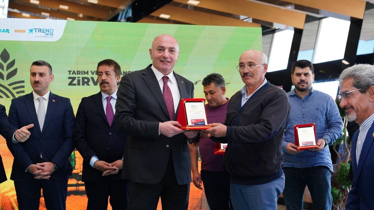 Özakalıın firma yetkilileriyle buluştu