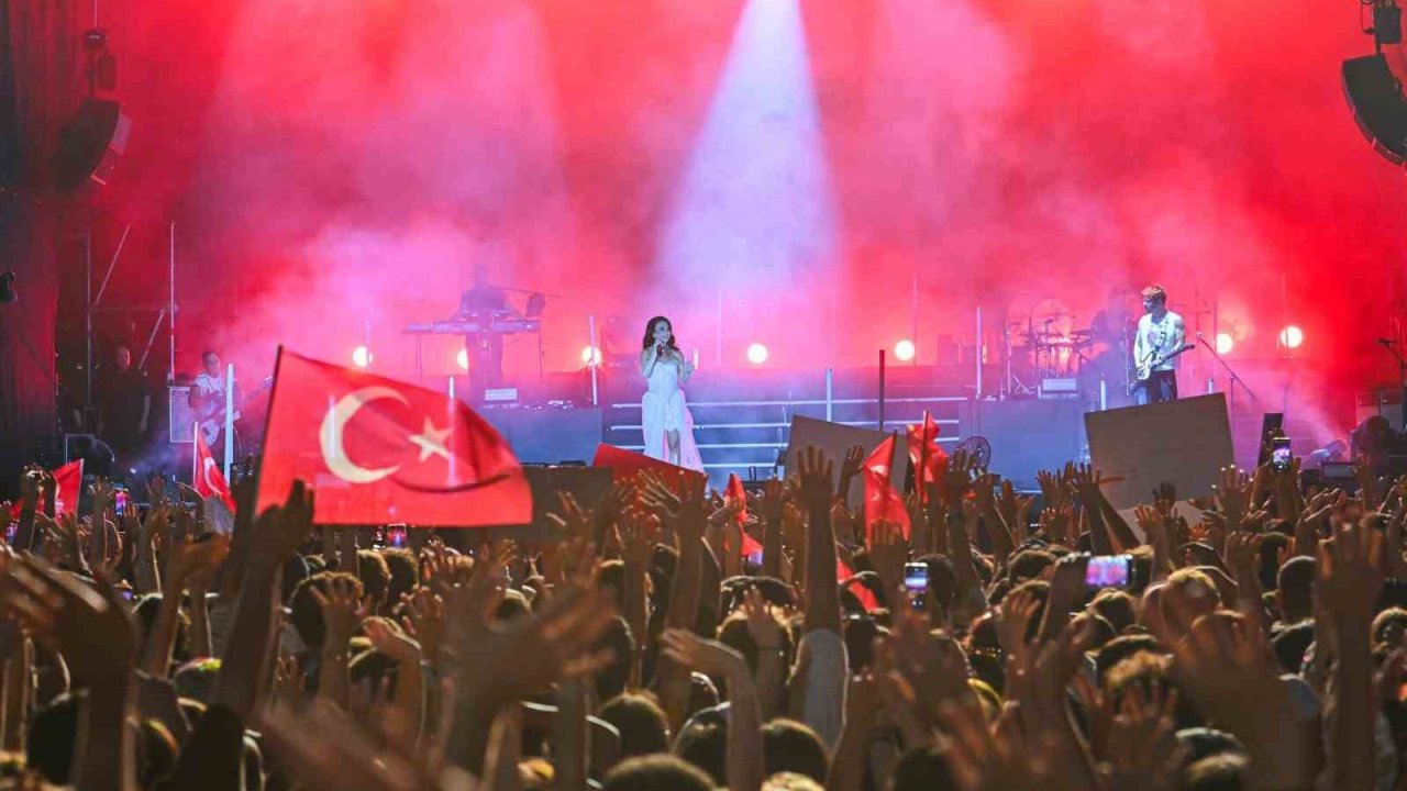 İEF’de 9 Eylül coşkusu