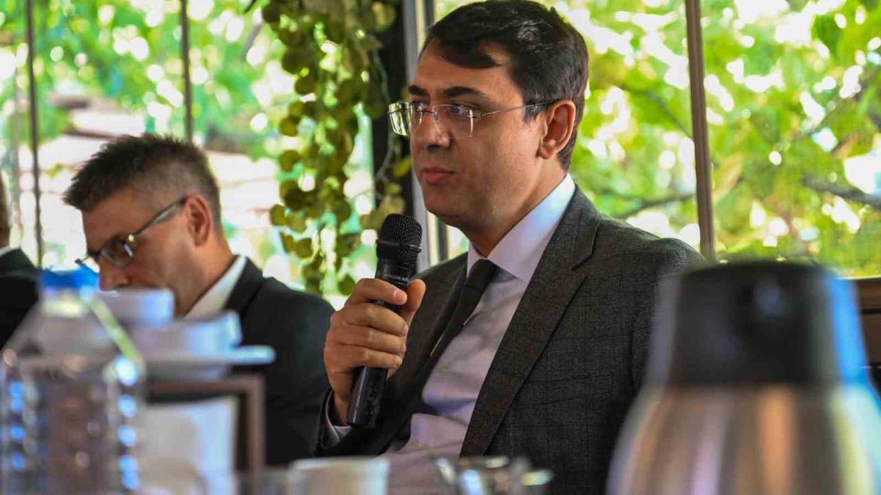 Vali Kartal, muhtarlarla bir araya geldi