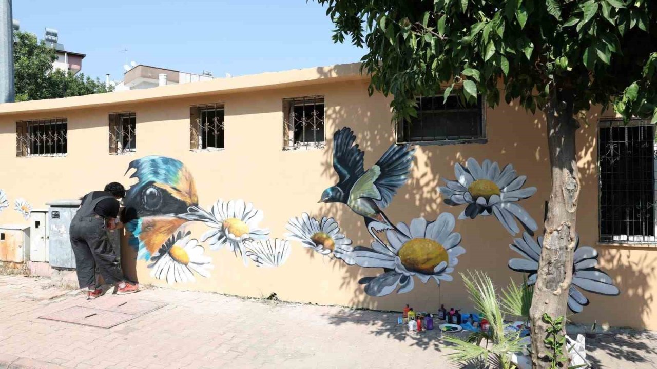 Akdeniz’in parkları sanatla renkleniyor