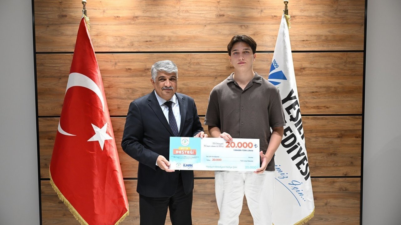 Yeşilyurt Belediyesi’nden YKS derecesi yapan 31 öğrenciye başarı ödülü