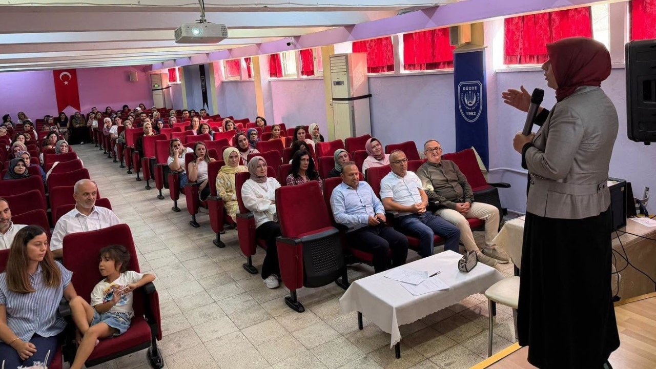 Okul öncesi öğretmenlerine Türkiye Yüzyılı Maarif Modeli eğitimi