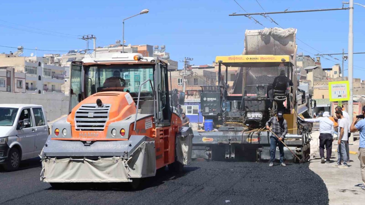 Haleplibahçe Caddesi’nde asfalt çalışmaları sürüyor