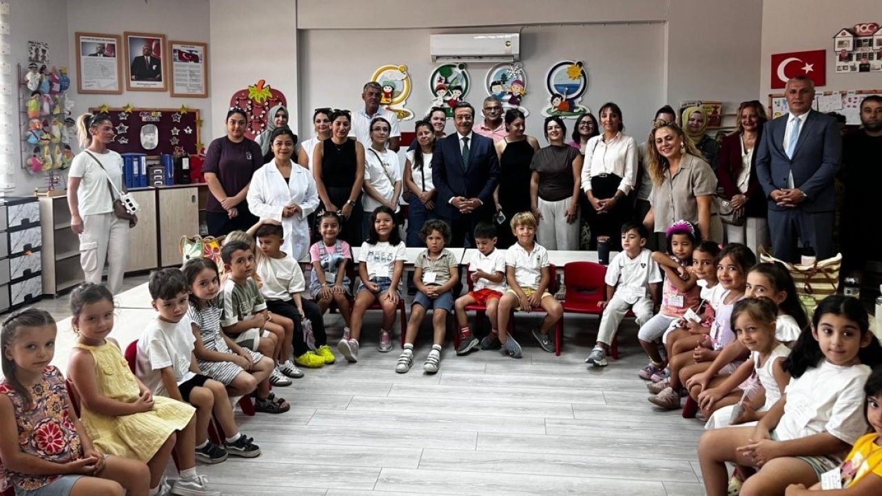 Burhaniye’de Kaymakam Atilla, minik öğrencilerle bir araya geldi