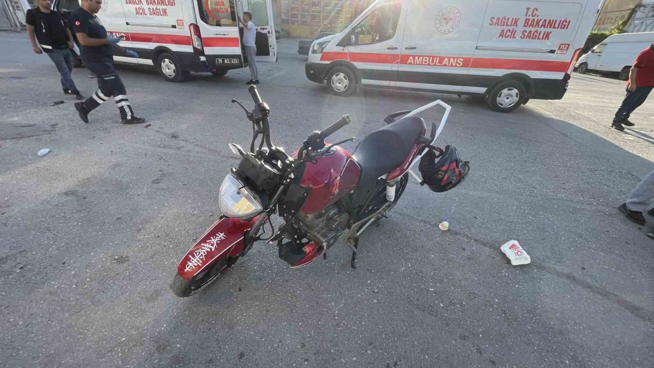 Motosikletlerin çarpıştığı kaza anı kamerada: 1’i ağır, 3 yaralı