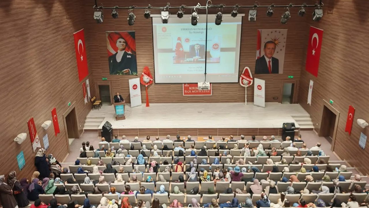Kırıkhan’da "Peygamberimiz ve Güzel Ahlak" konferansı düzenlendi