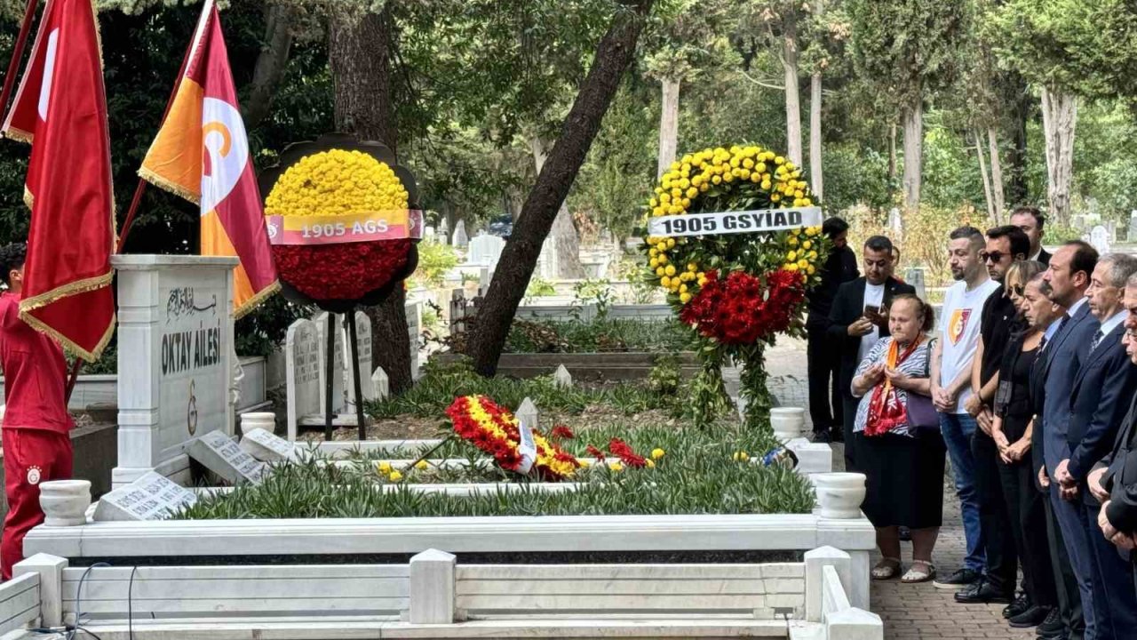 Metin Oktay, vefatının 35. yıl dönümünde kabri başında anıldı