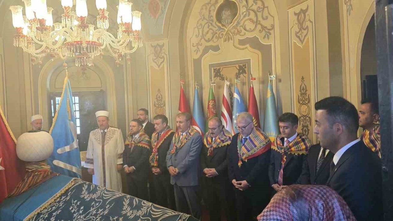 Adalet Bakanı Akın Gürlek, Ertuğrul Gazi Türbesini ziyaret etti