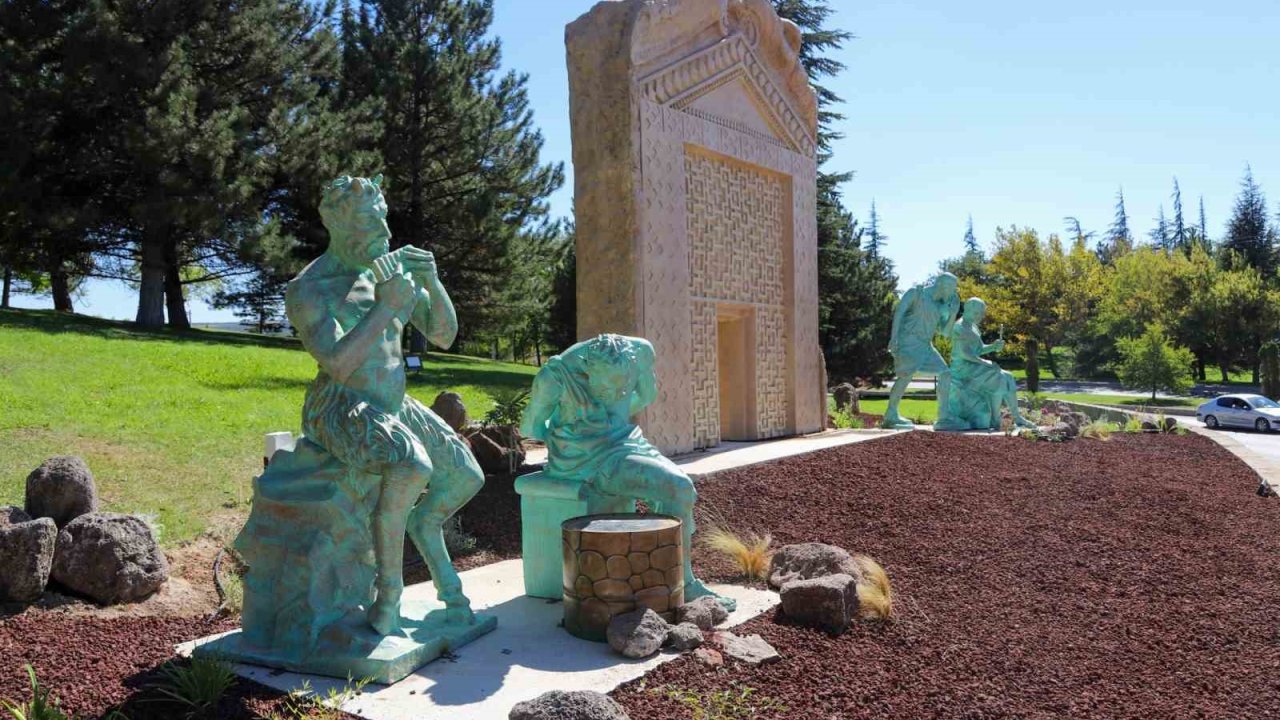 Eskişehir’in Frig mirası Babalar Parkı’nda hayat buldu