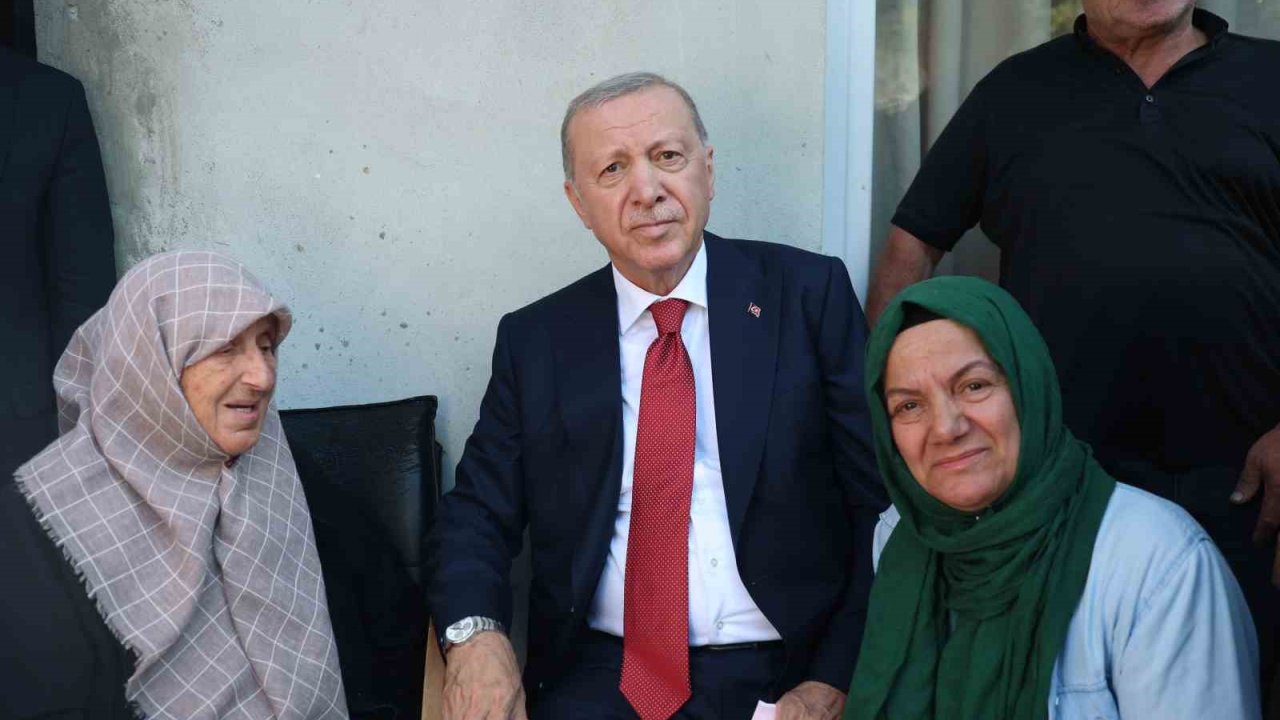 Cumhurbaşkanı Erdoğan Rize’de komşularını ziyaret etti