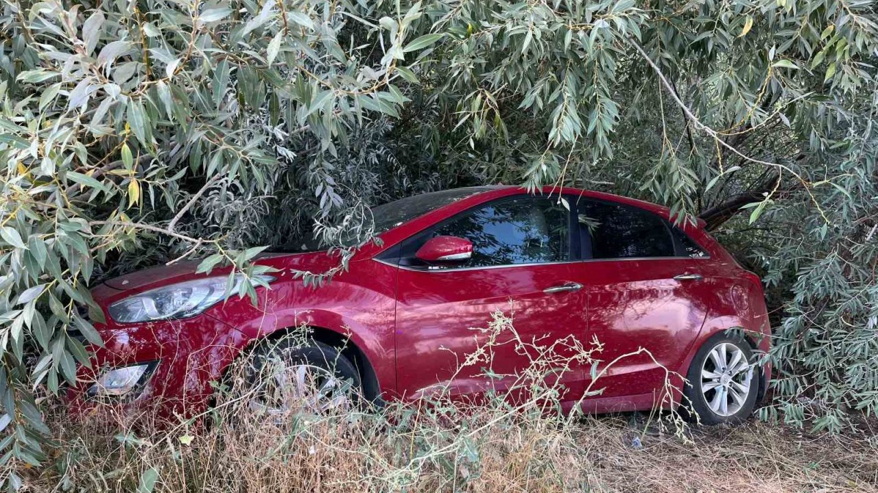 Malatya’da otomobil şarampole devrildi: 1 yaralı