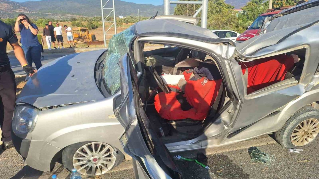 Kontrolden çıkan araç yönlendirme direklerine çarptı: 1 yaralı