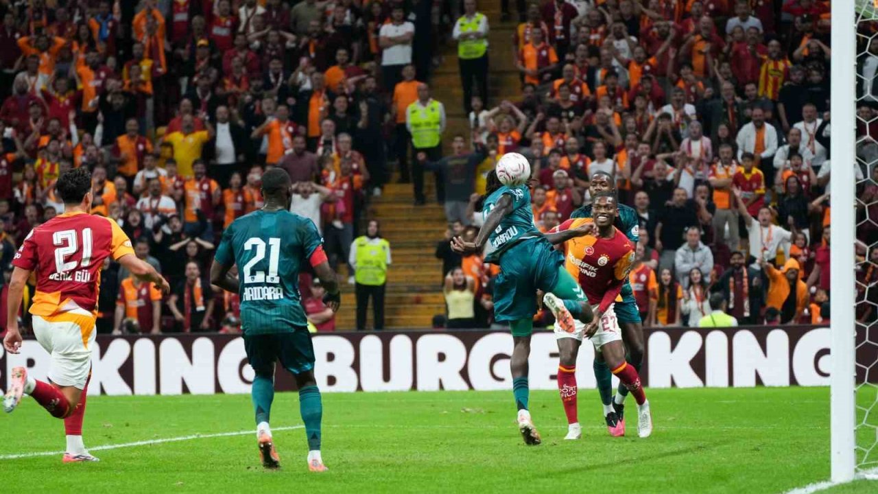 Trendyol Süper Lig: Galatasaray: 0 - Kocaelispor: 0 (Maç devam ediyor)