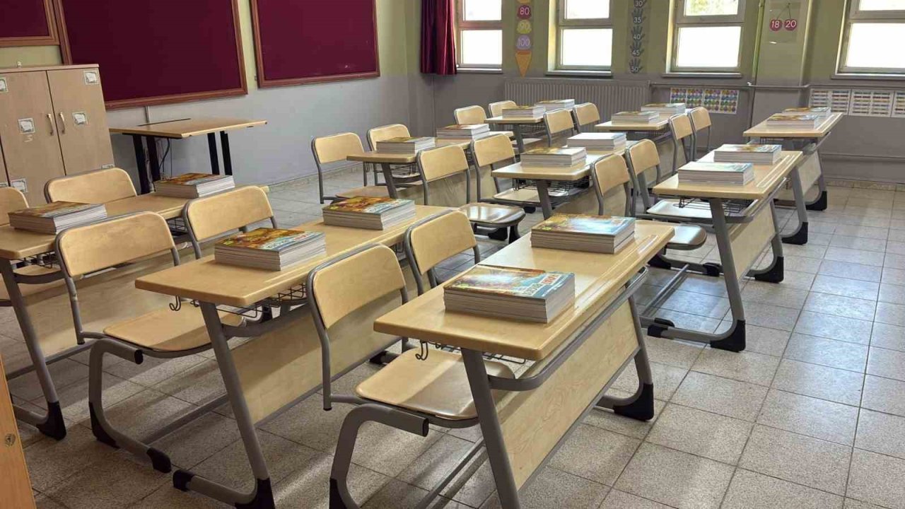Yatağan’da 120 bin ders kitabı öğrencilerin sıralarında hazır