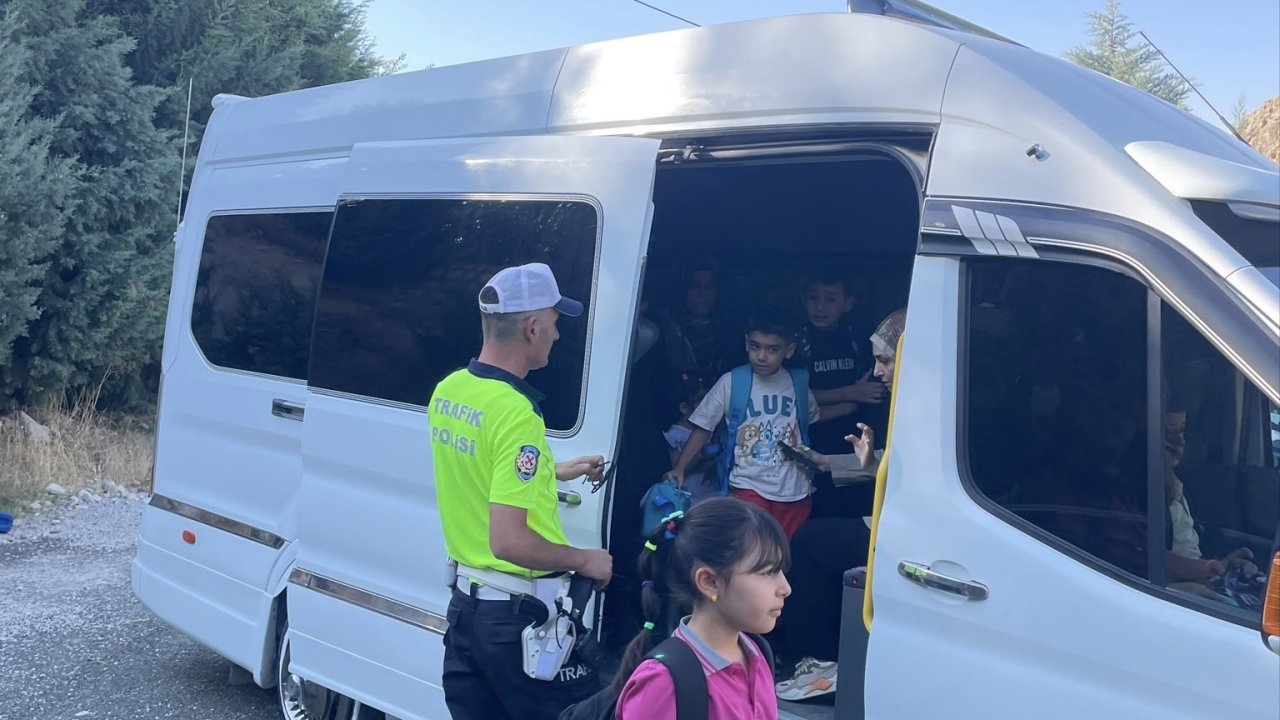 Çemişgezek’te eğitim yılının ilk gününde öğrenci servislerine sıkı denetim