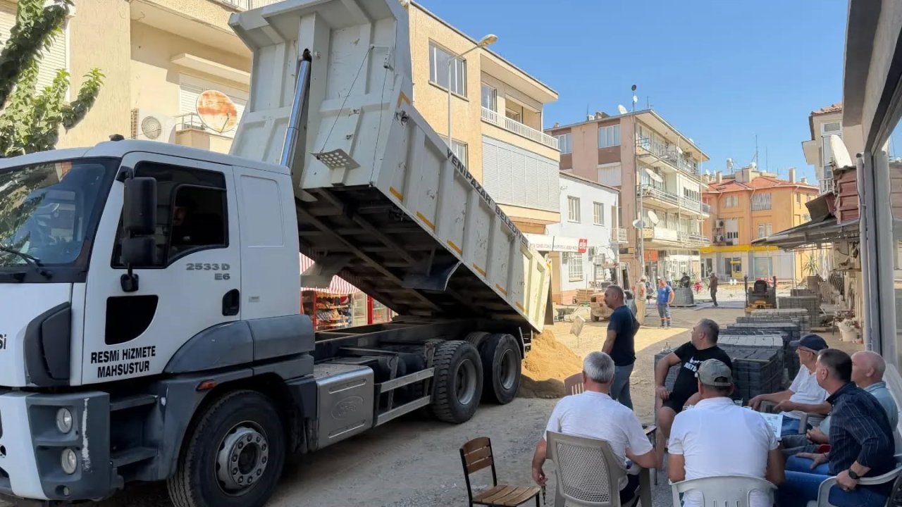 Yenipazar’da hem yollar yenileniyor hem gönüllere dokunuluyor