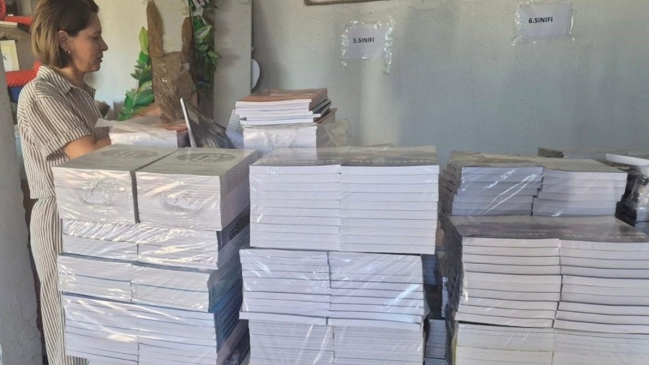 Altıntaş’ta öğrencilerin kitapları hazır, dağıtım süreci başladı