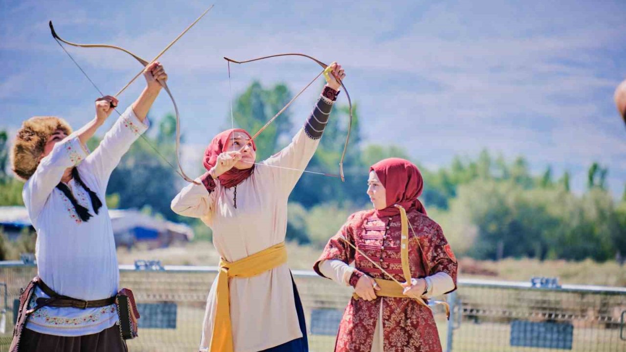 Kemankeşler Erzincan’da zirve için oklarını yarıştırdı