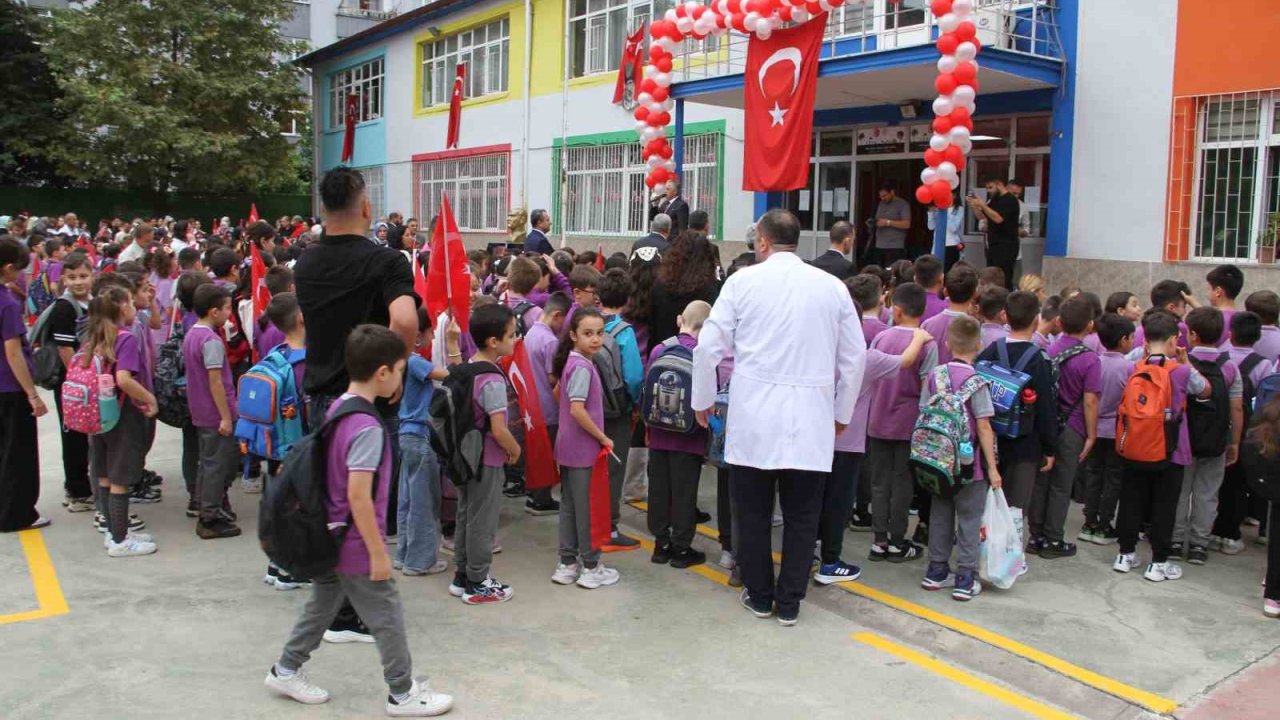 Çarşamba’da okullar öğrencilerle şenlendi