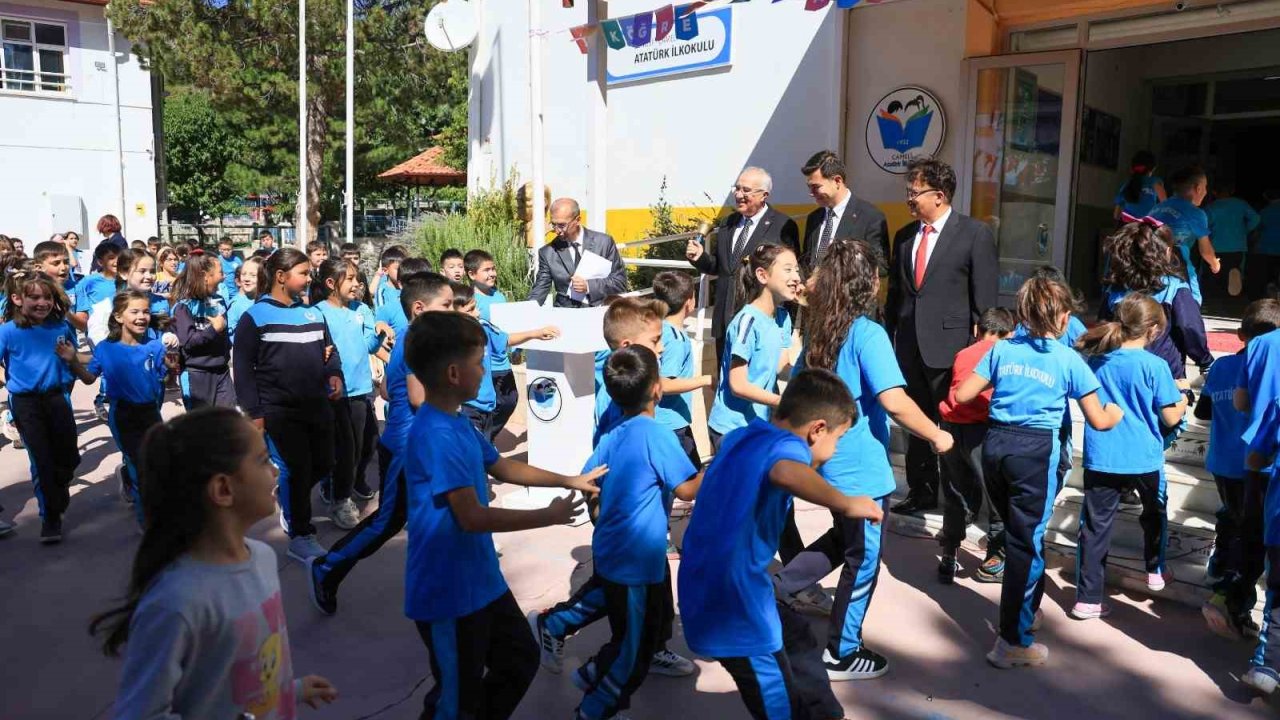 Çameli’nde 2026-2027 eğitim öğretim yılı düzenlenen törenle başladı
