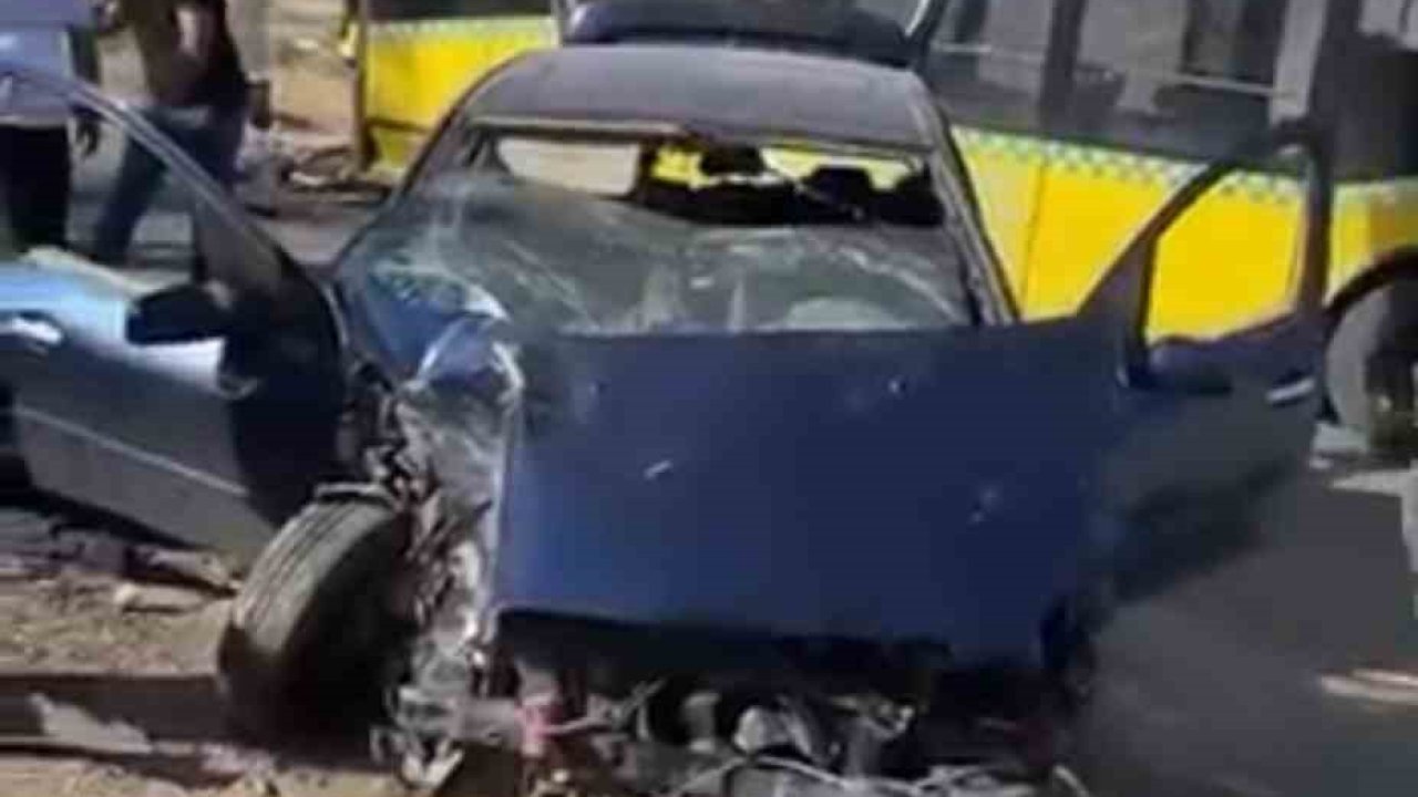 Siirt’te belediye otobüsü ile otomobil çarpıştı: 1 yaralı