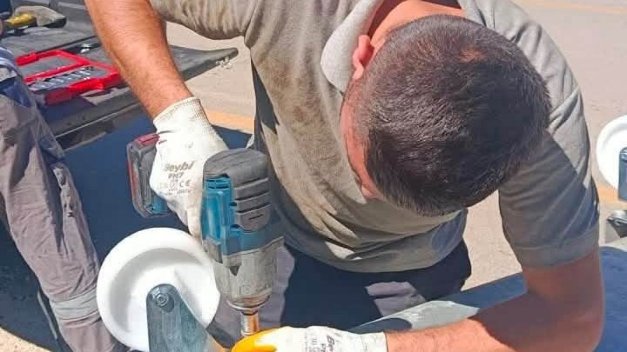 Sinop’ta hasarlı çöp konteynerlerine yerinde onarım