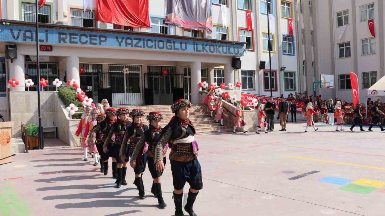Denizli’de yeni eğitim-öğretim yılı heyecanı coşkuyla başladı