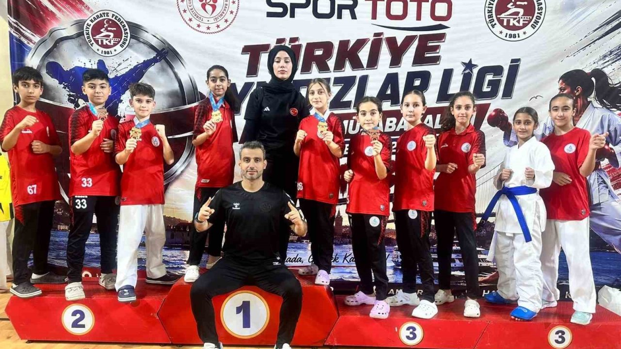 Körfezli karateciler kürsüye ambargo koydu