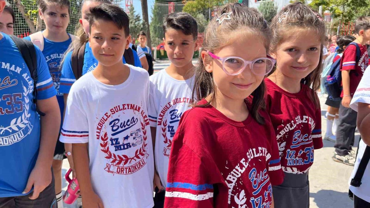Görenler gözlerine inanamıyor: 27 çift ikiz aynı okulda