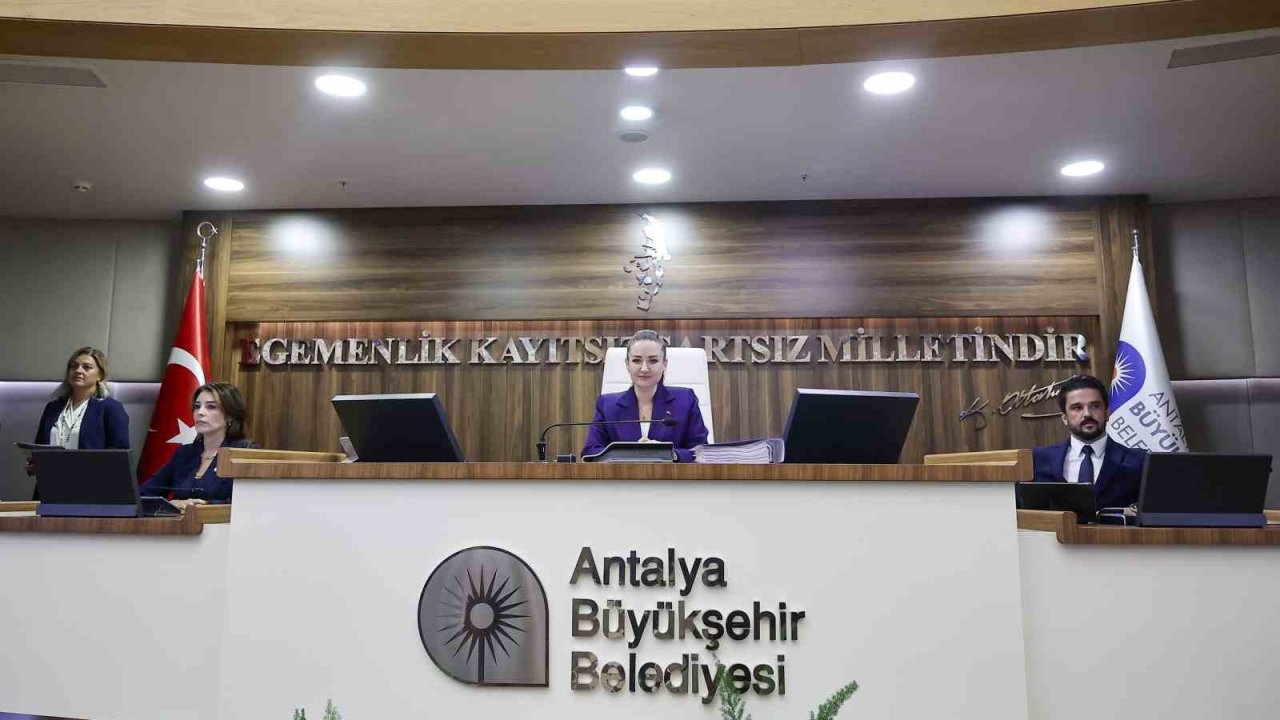 Başkan Vekili Özdemir: "Antalya’ya milyar milyar liralık yatırımlar yapıyoruz"