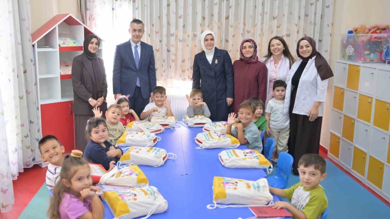 Esenyurt Belediye Başkan Vekili Can Aksoy okulların ilk gününde öğrencileri yalnız bırakmadı
