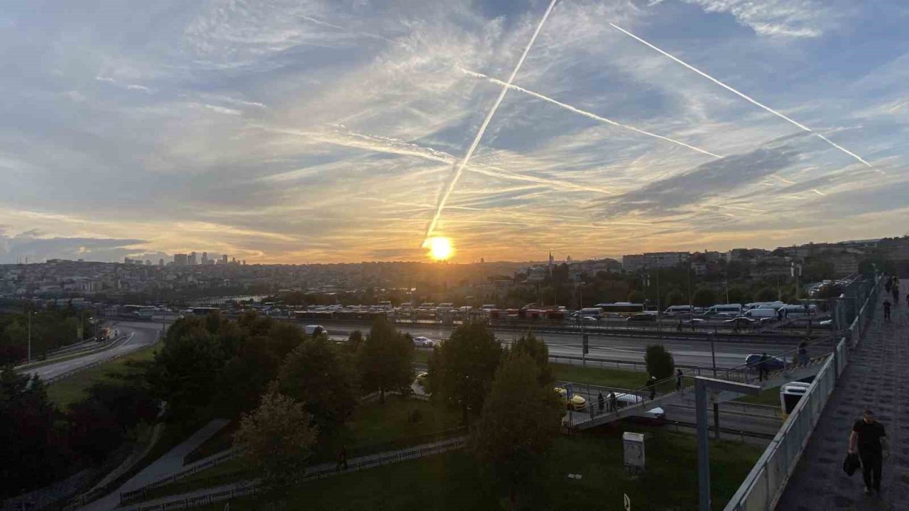 İstanbul’da muhteşem gün doğumu mest etti