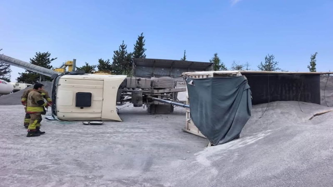 Arsuz’da devrilen kamyonun sürücüsü yaralandı